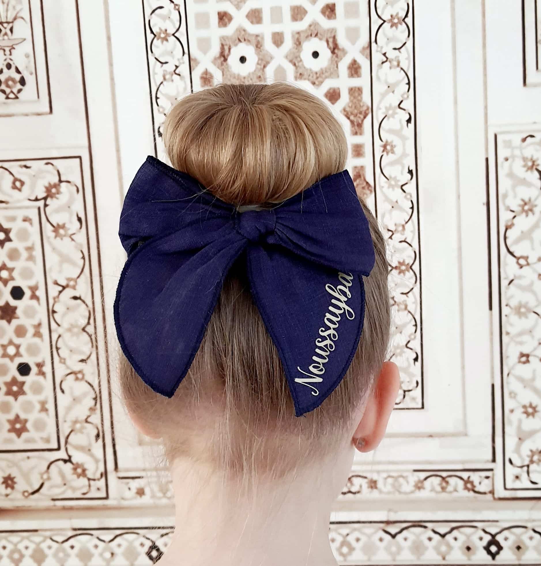 Lot 3 Accessoires Vêtements Poupée – Robe Élégante + Nœud Cheveux + Mini Appareil Photo – Parfait Pour Jeu Imaginatif
