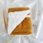 Plaid bicolore moutarde - Little Intention