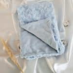 Plaid uni bleu bébé - Little Intention
